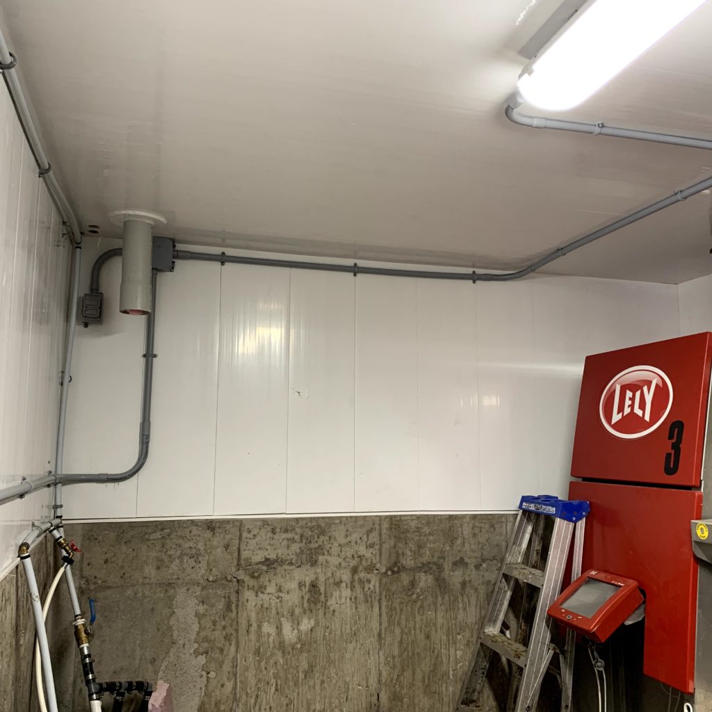 Alimentation d'un robot de traite de marque Lely