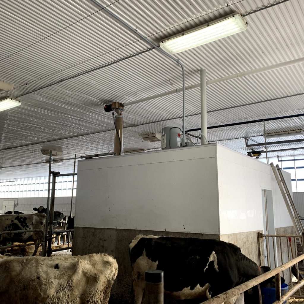 Alimentation d'un robot de traite de marque Lely