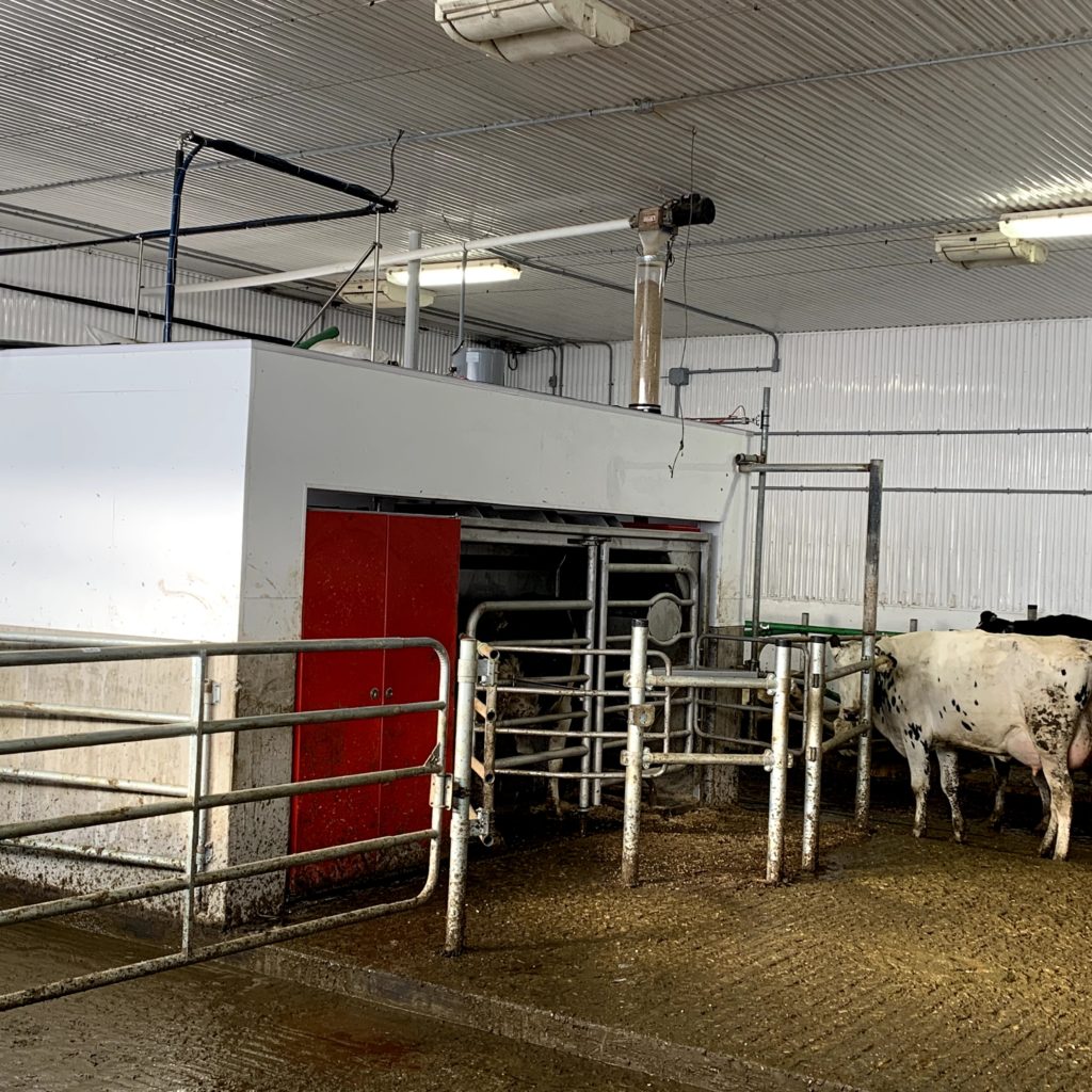 Alimentation d'un robot de traite de marque Lely
