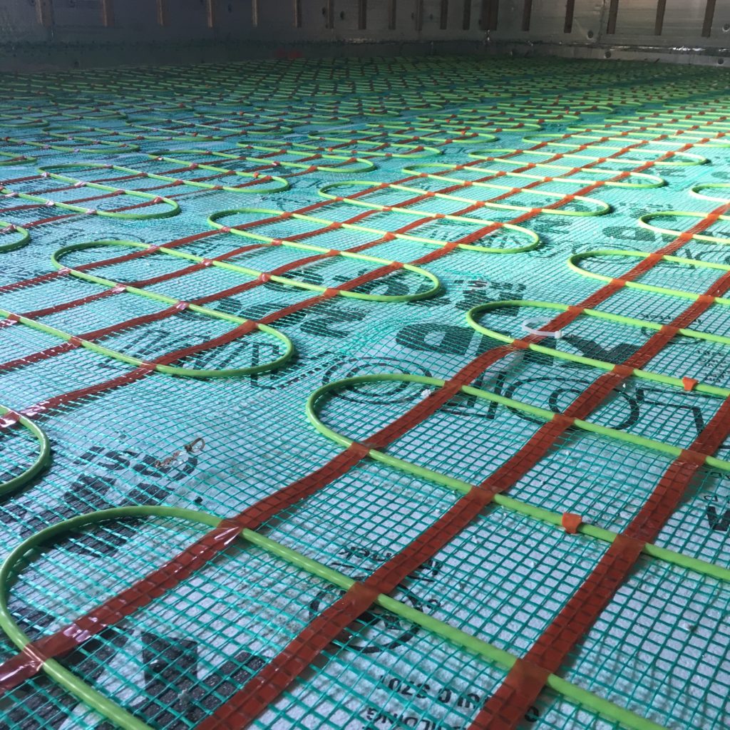 Plancher chauffant de marque Flexterm sous dalle de béton résidentiel.