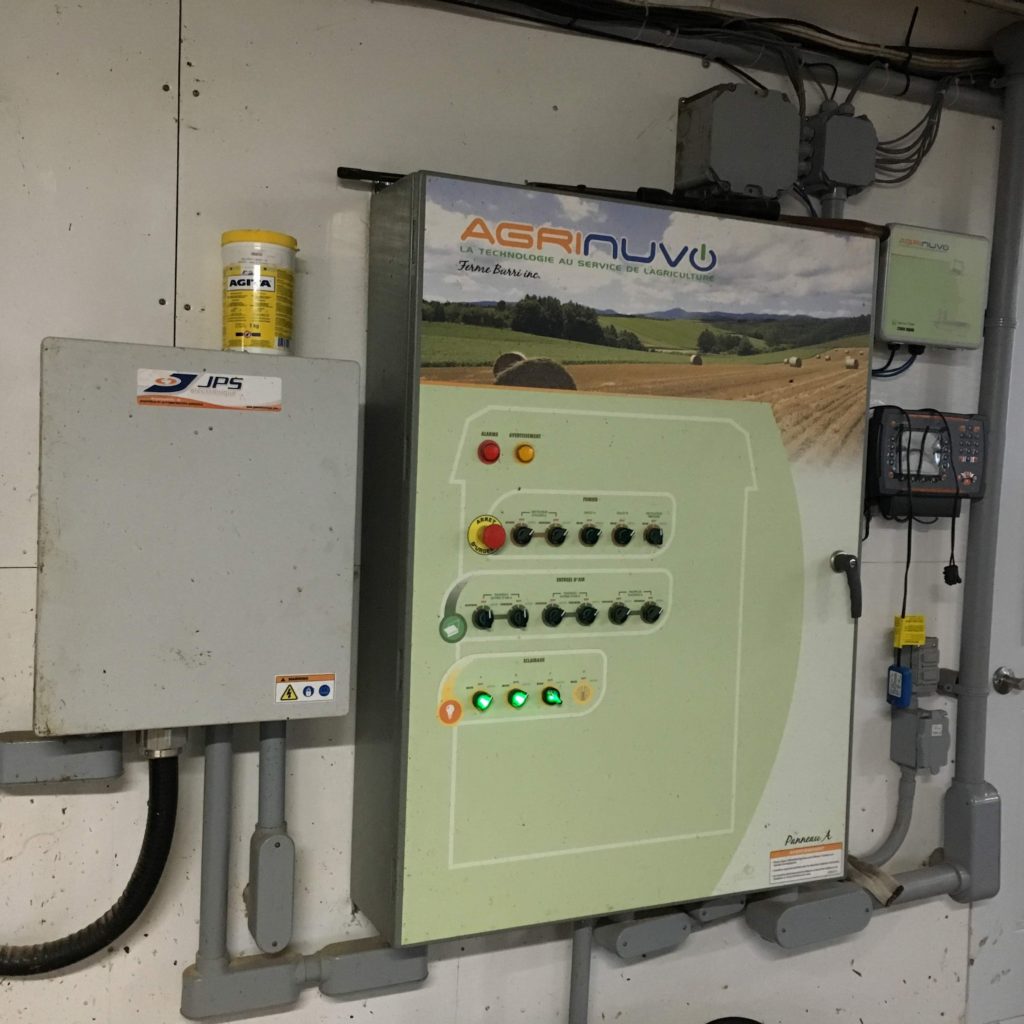 Installation d'un panneau de contrôle intelligent Agrinuvo.